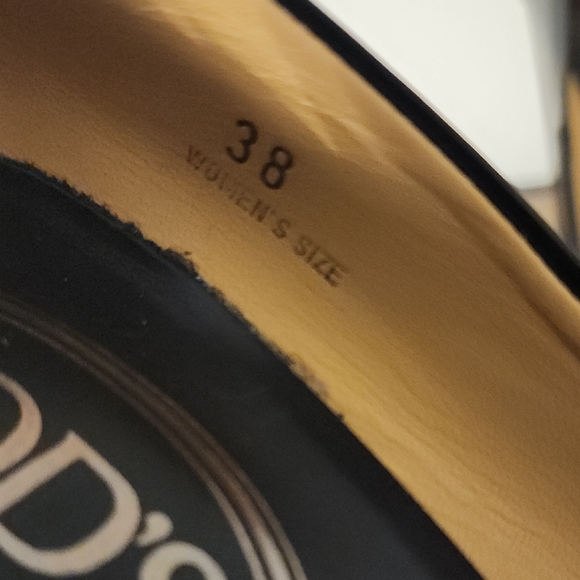 TOD'S Women's Black Leather Pumps - Picture 10 of 11